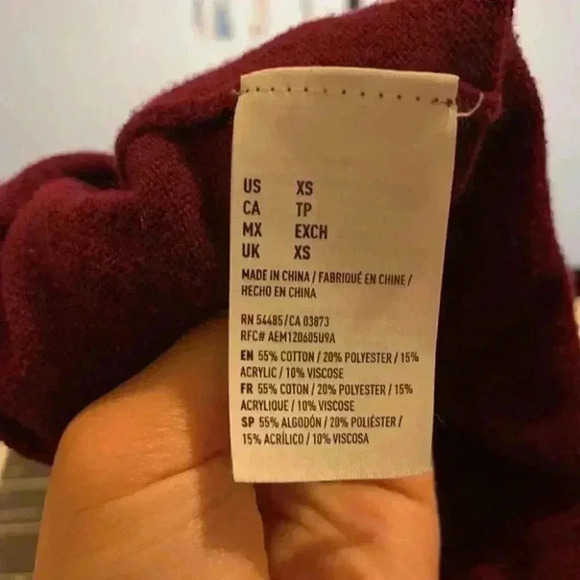 American Eagle Maroon Red Knit Sweater Top V-Neck - Picture 3 of 3